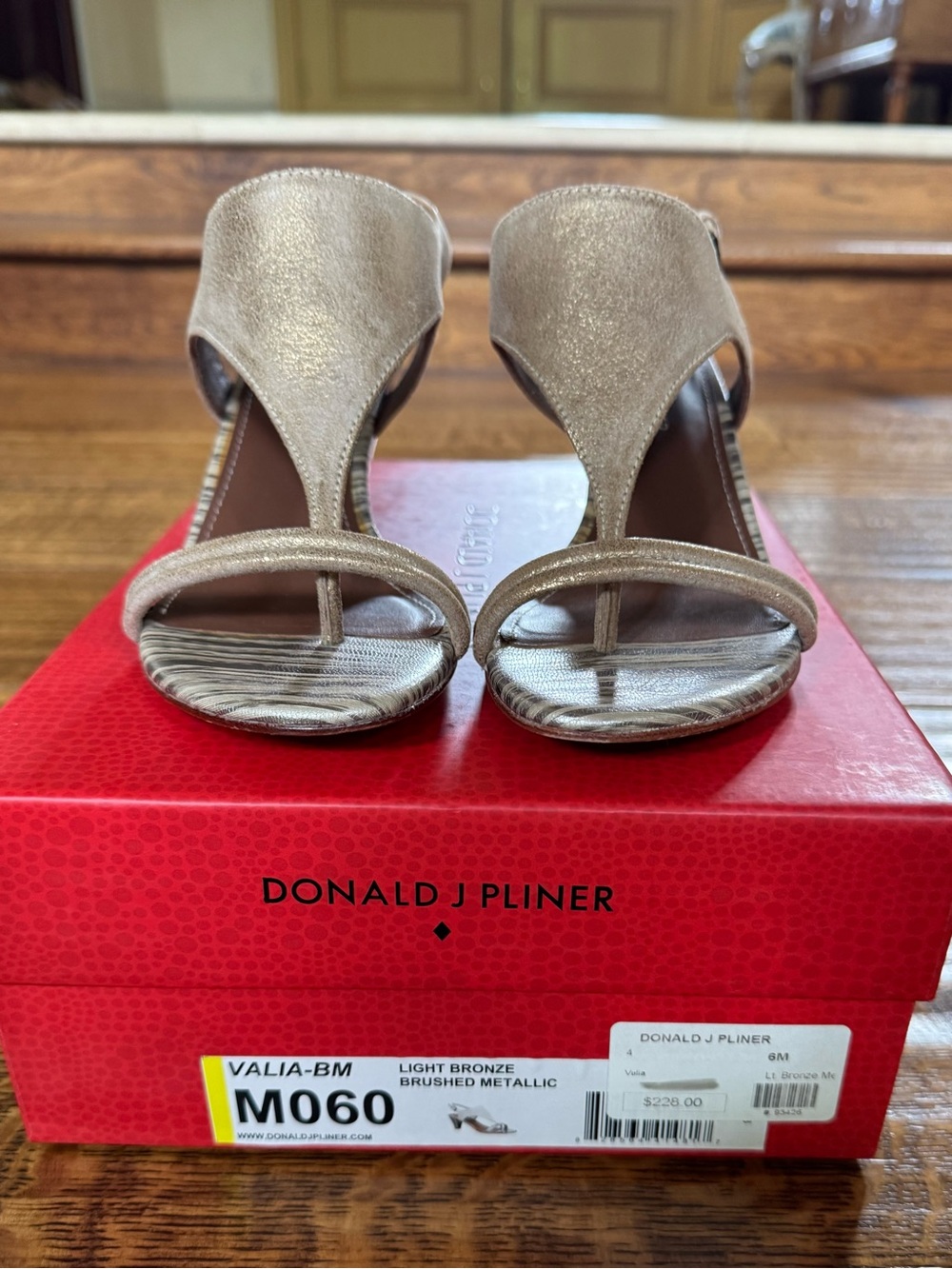DONALD J. PLINER METALLIC GOLD/BRONZE SANDAL